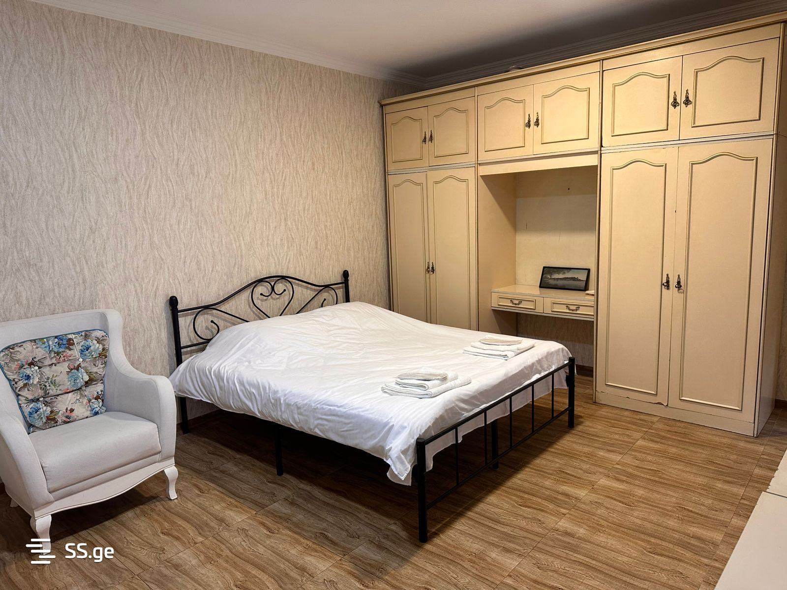 1 Room Flat Daily Rent. Sololaki view 3