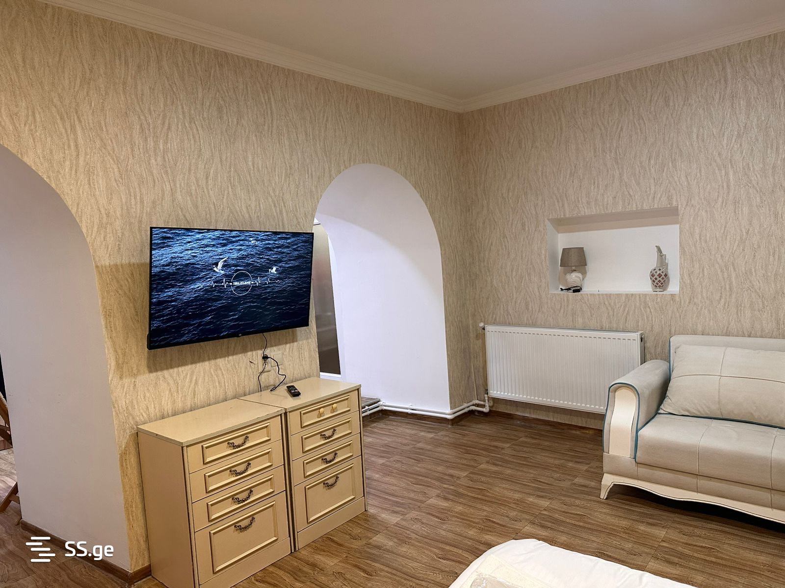 1 Room Flat Daily Rent. Sololaki view 6