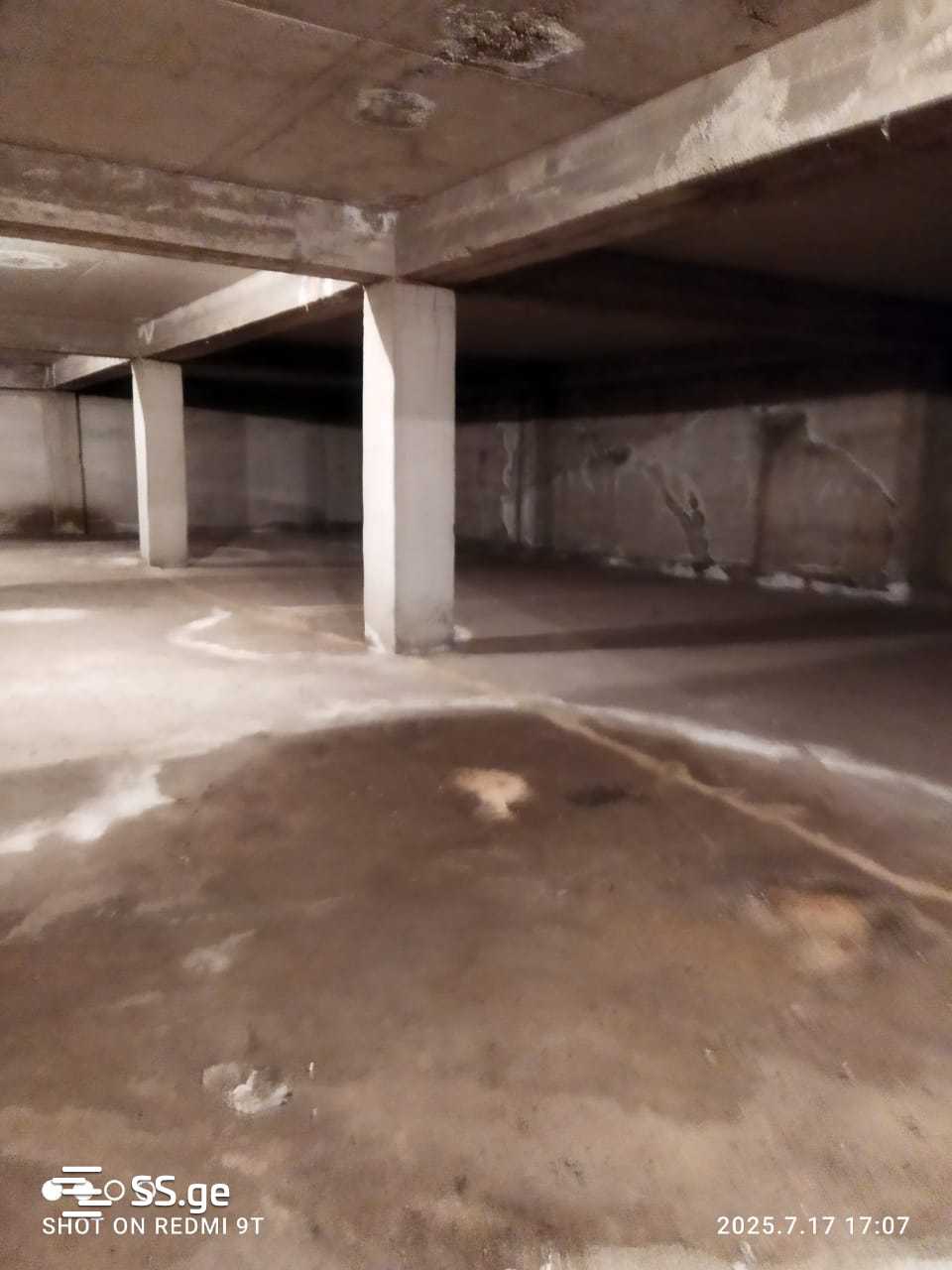 Commercial Space For Sale. Isani, 1 of 4