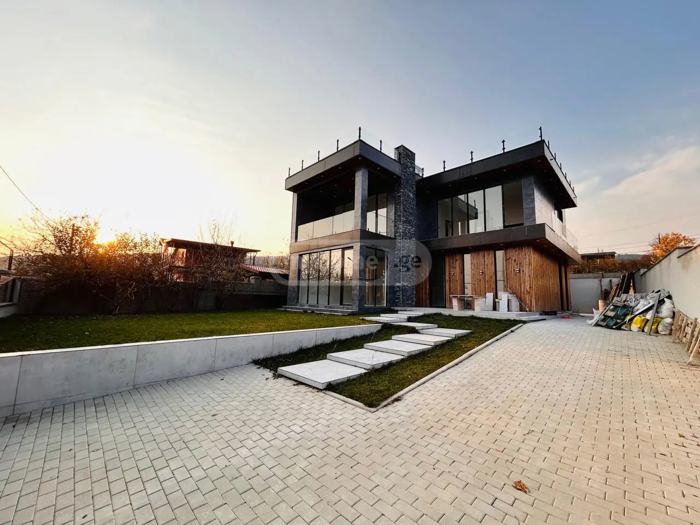 7 room Private House For Sale. Kiketi