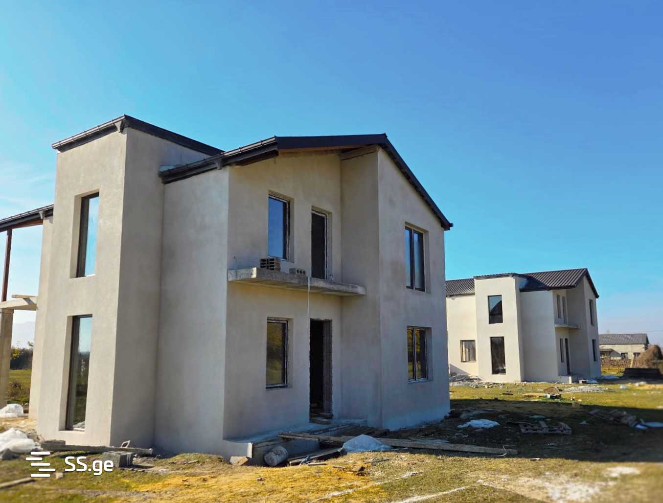5 Room Private House For Sale view 3