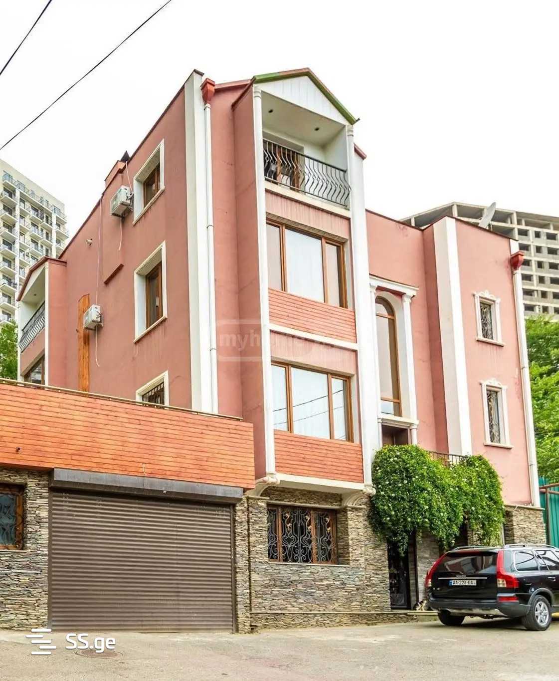 10 Room Private House For Rent. Saburtalo, 1 of 4