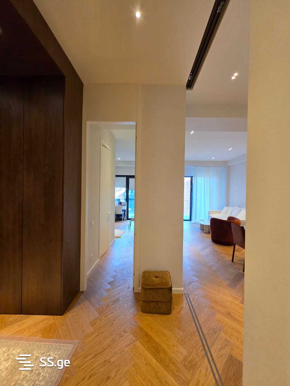 Продажа 4-комната Квартира view 3