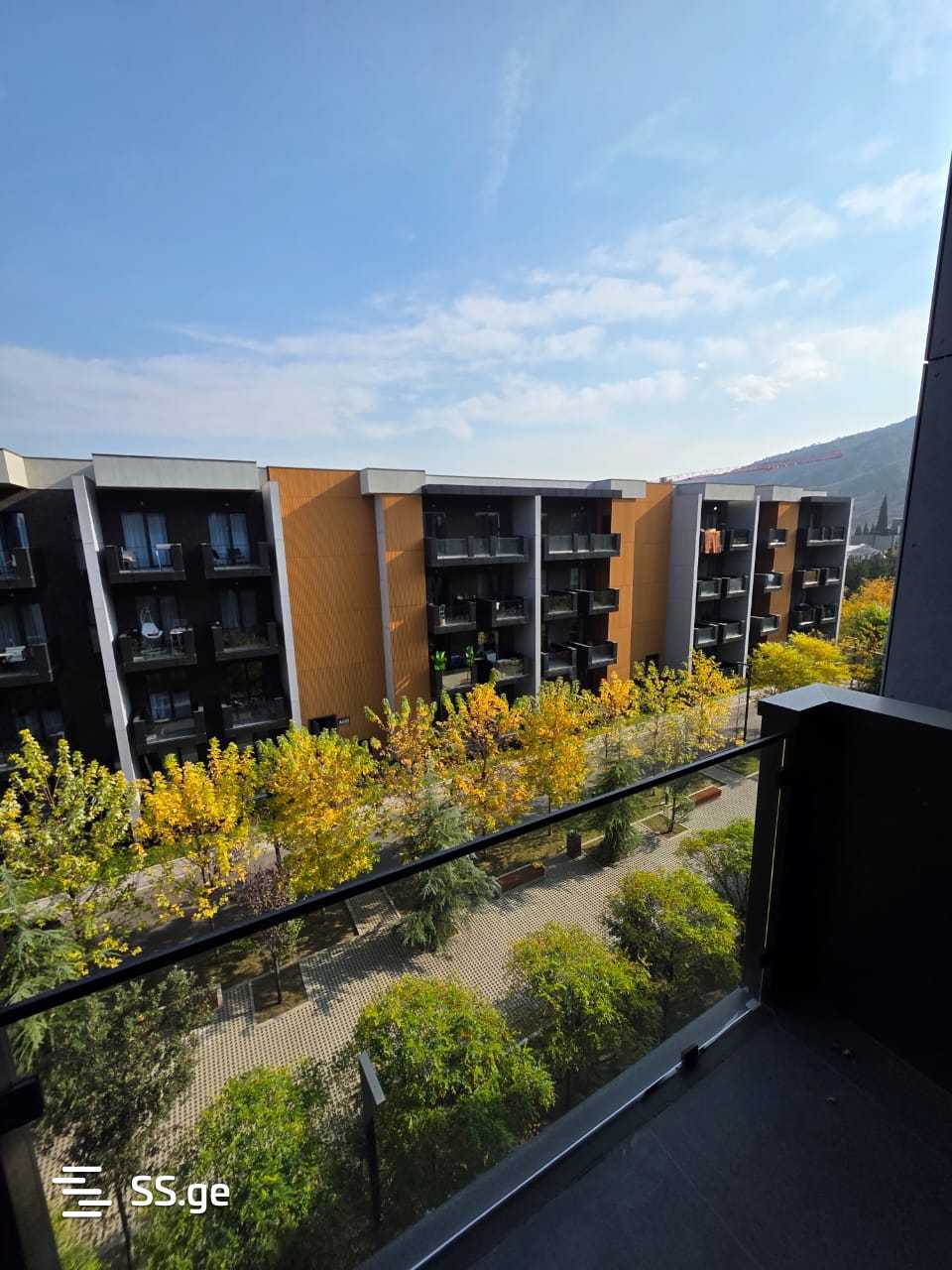 Продажа 4-комната Квартира view 2