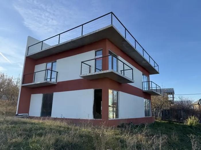 6 room Private House For Sale. Tabakhmela