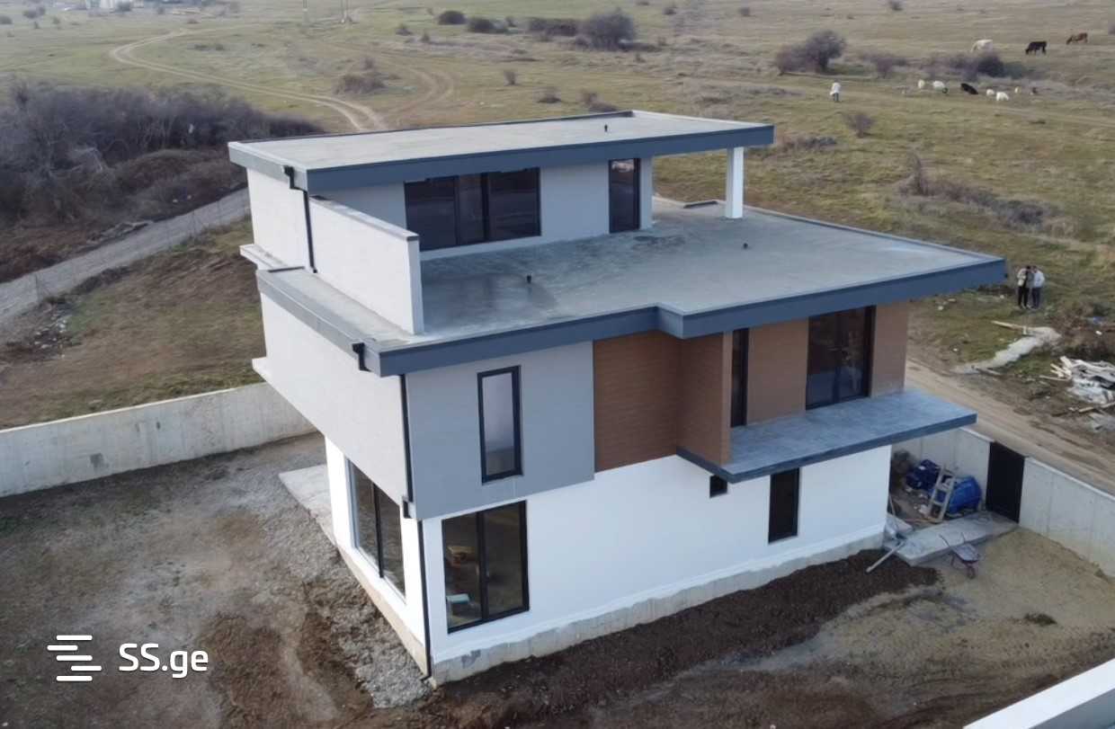 6 Room Private House For Sale view 2