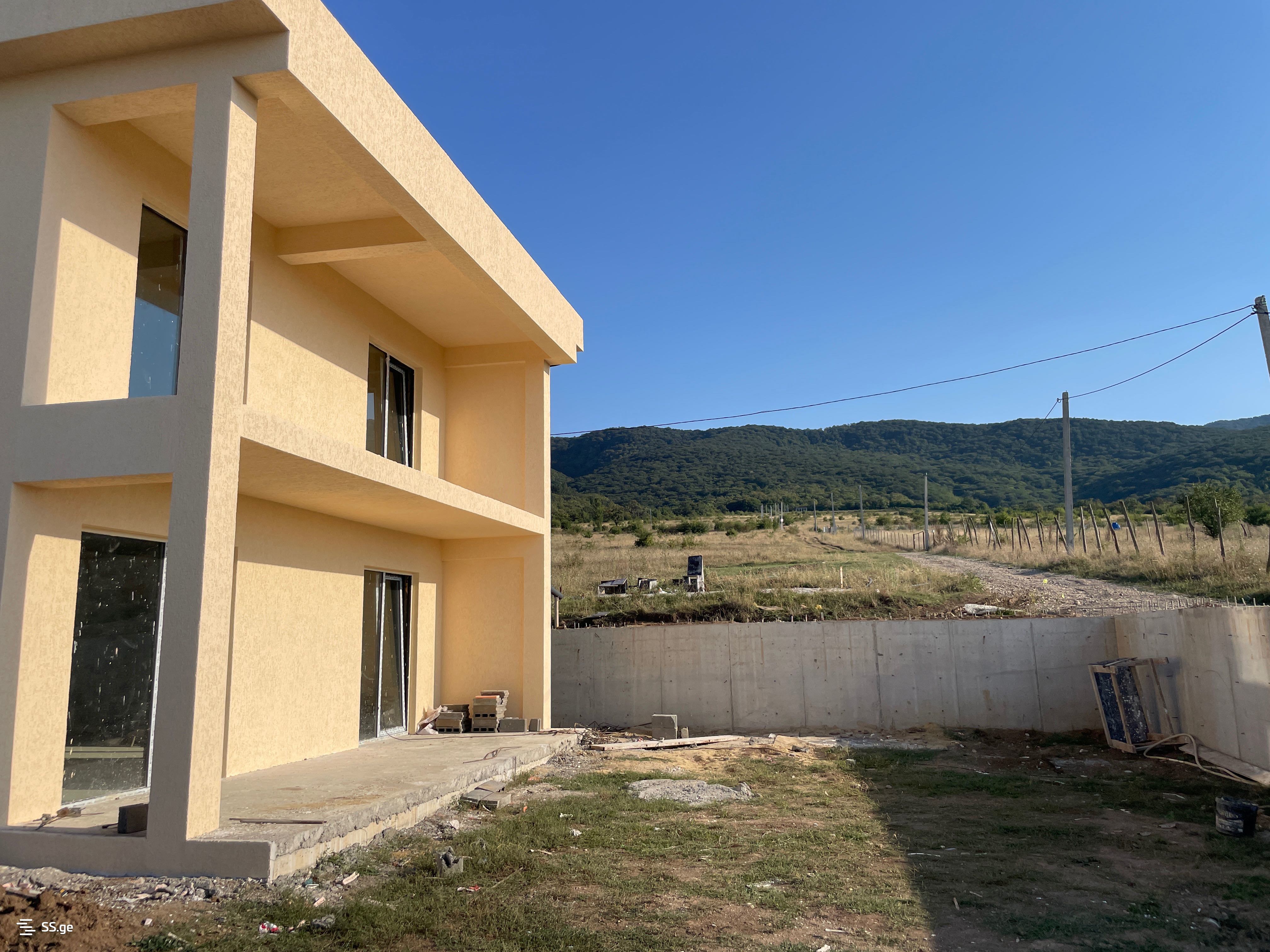 6 Room Private House For Sale view 2