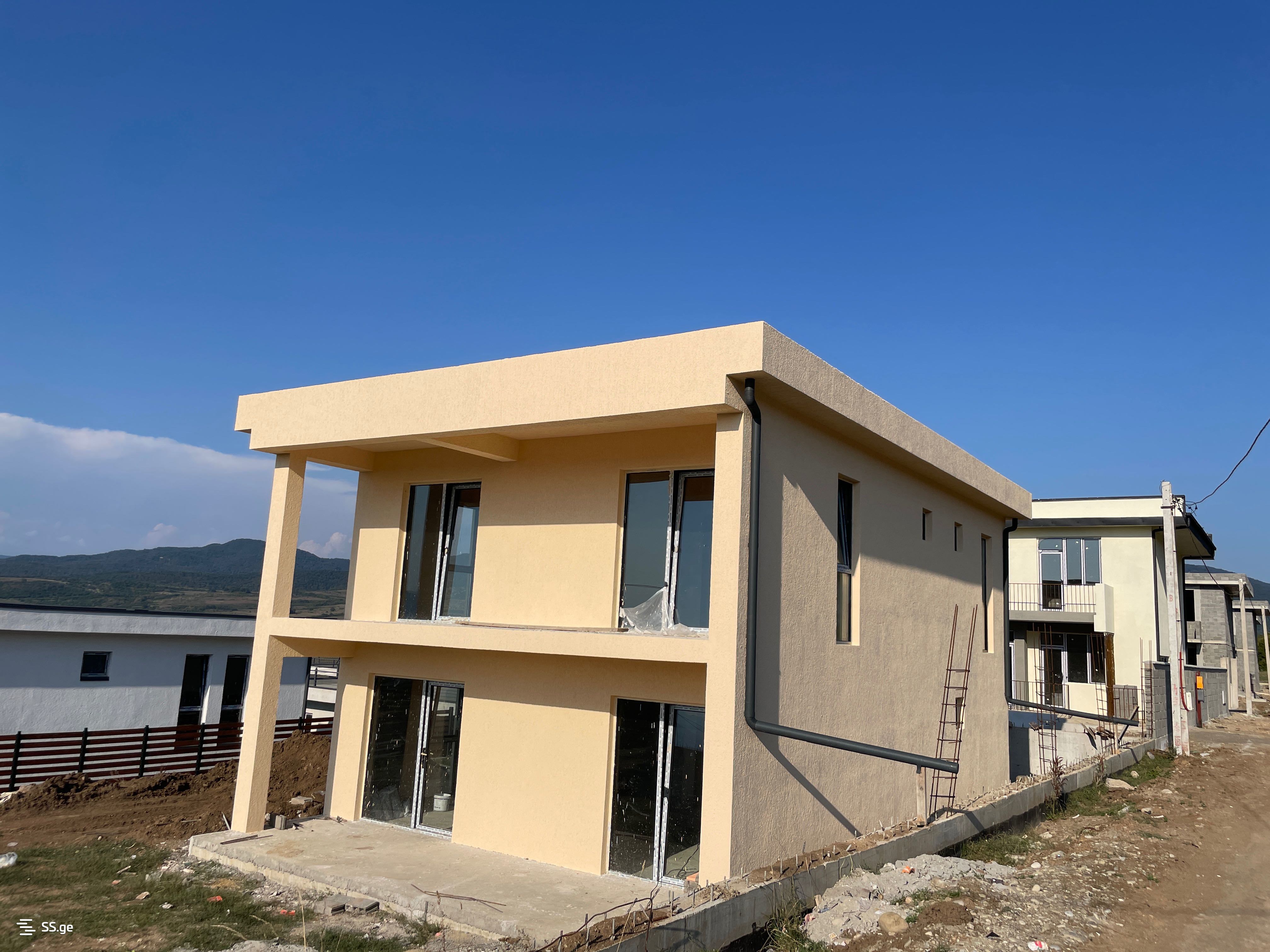 6 Room Private House For Sale view 3