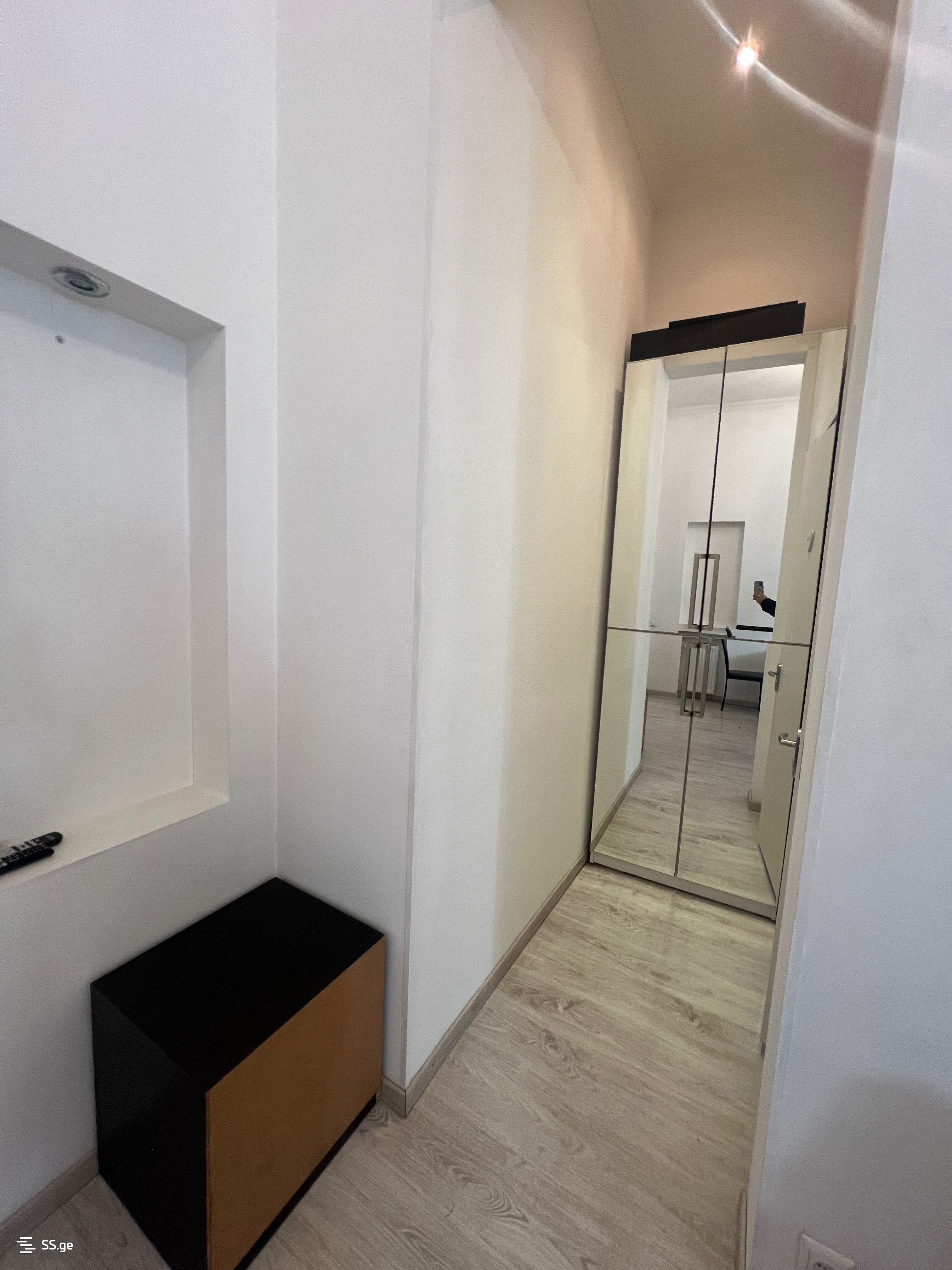 3 room Flat For Rent. Mtatsminda - Više