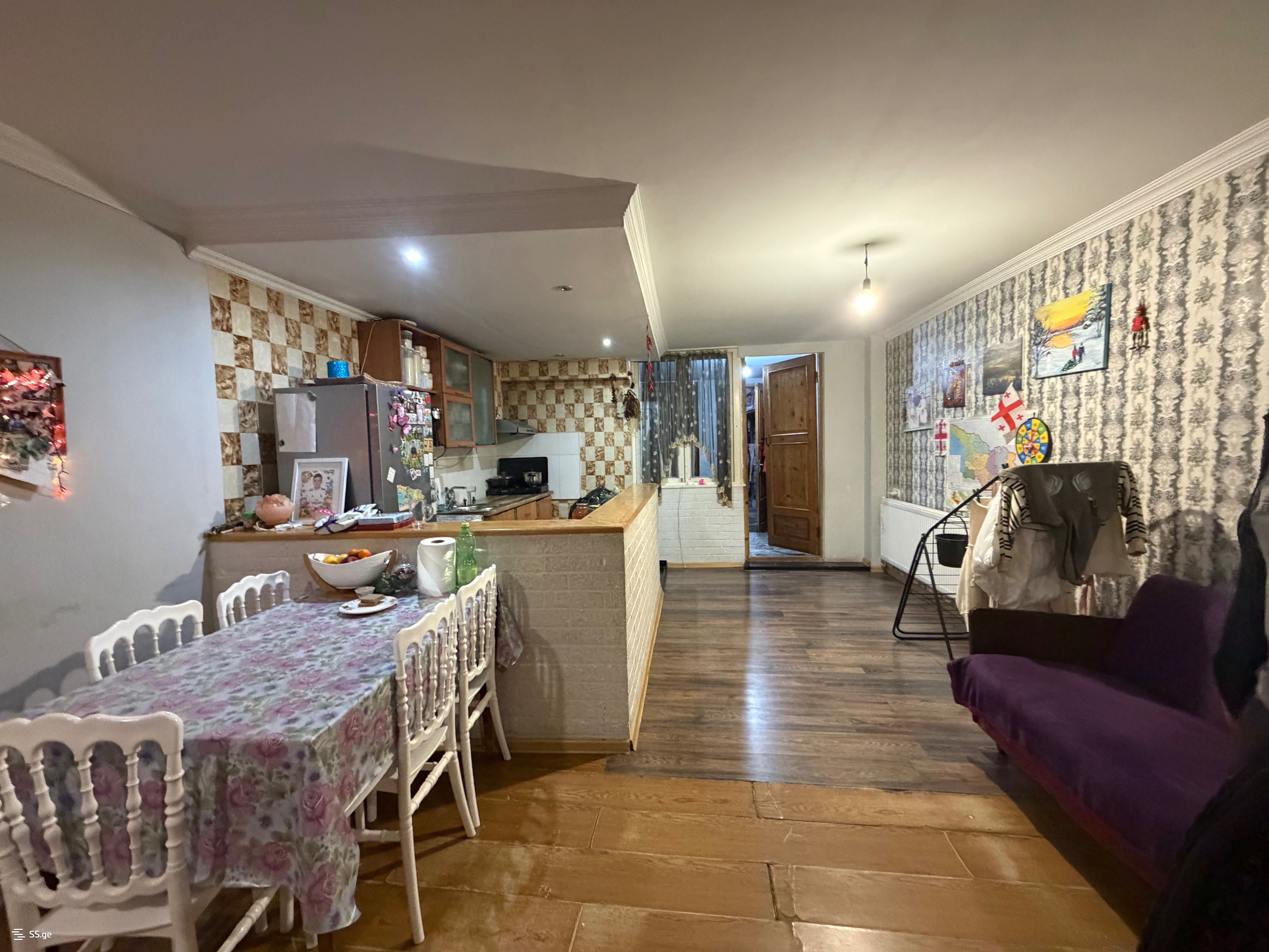 8 Room Private House For Sale view 12