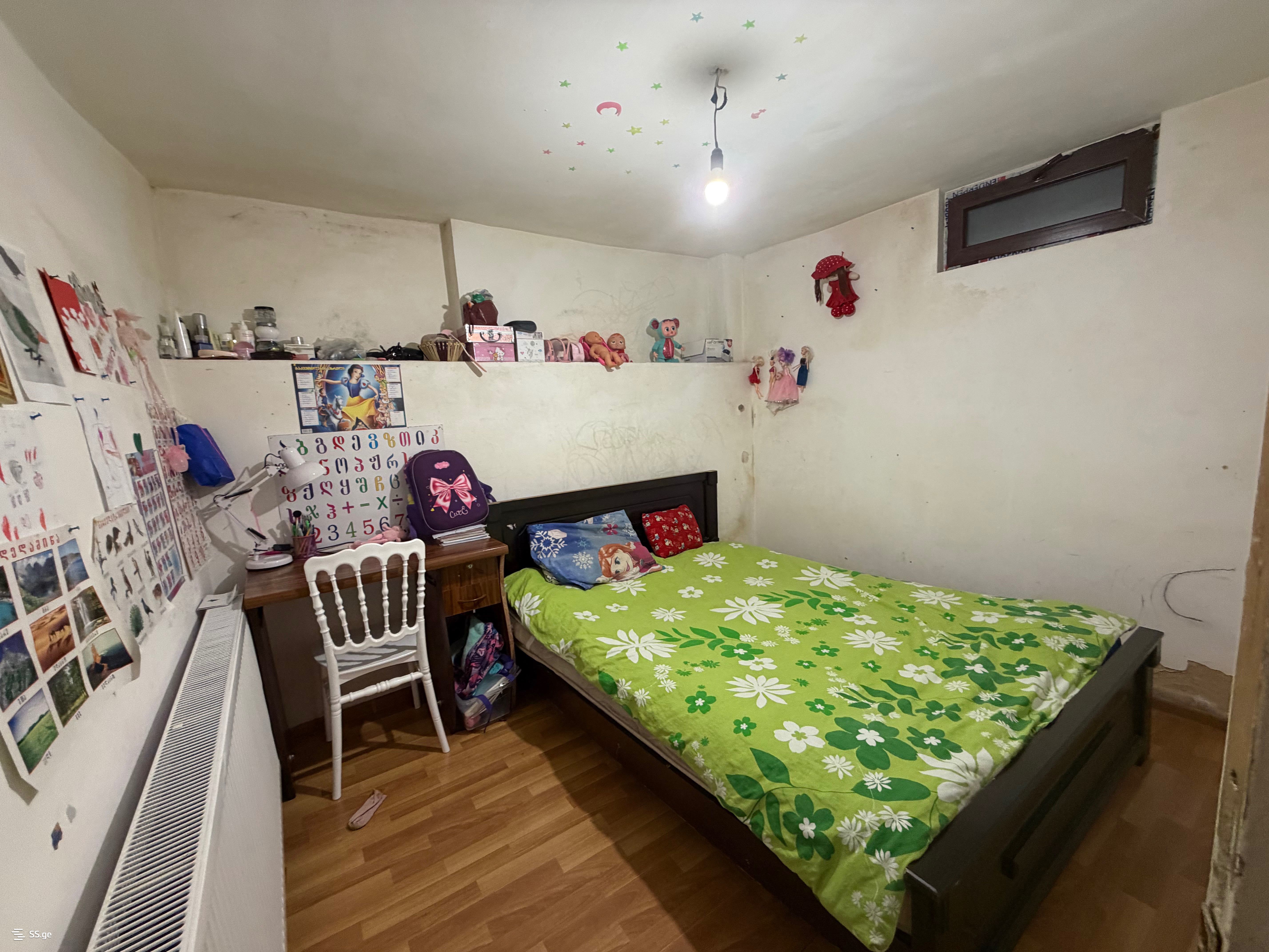8 Room Private House For Sale view 13