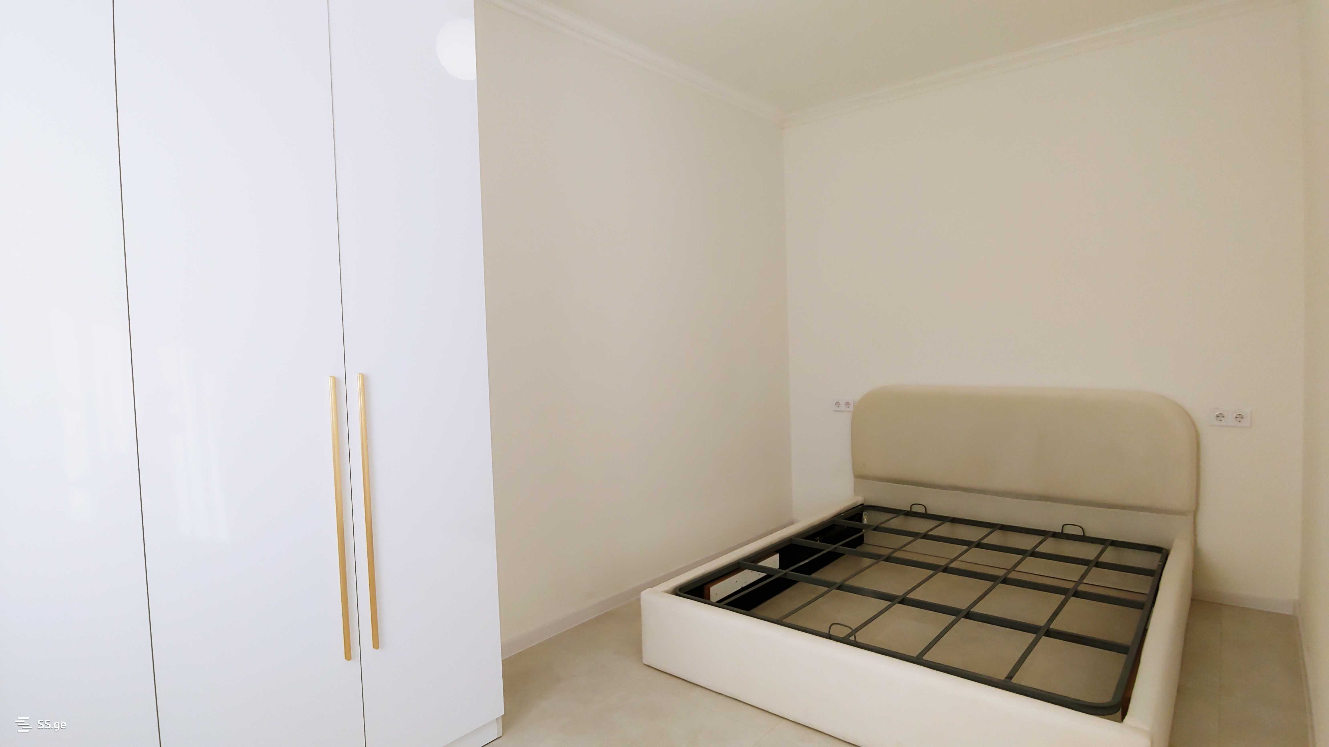 ქირავდება 2 ოთახიანი ბინა საბურთალოზე - picture #4