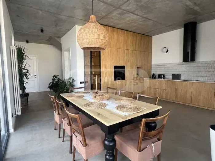 8 room Private House For Sale. Shindisi