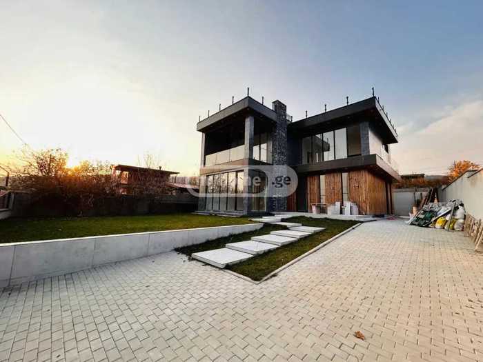 6 room Private House For Sale. Kiketi