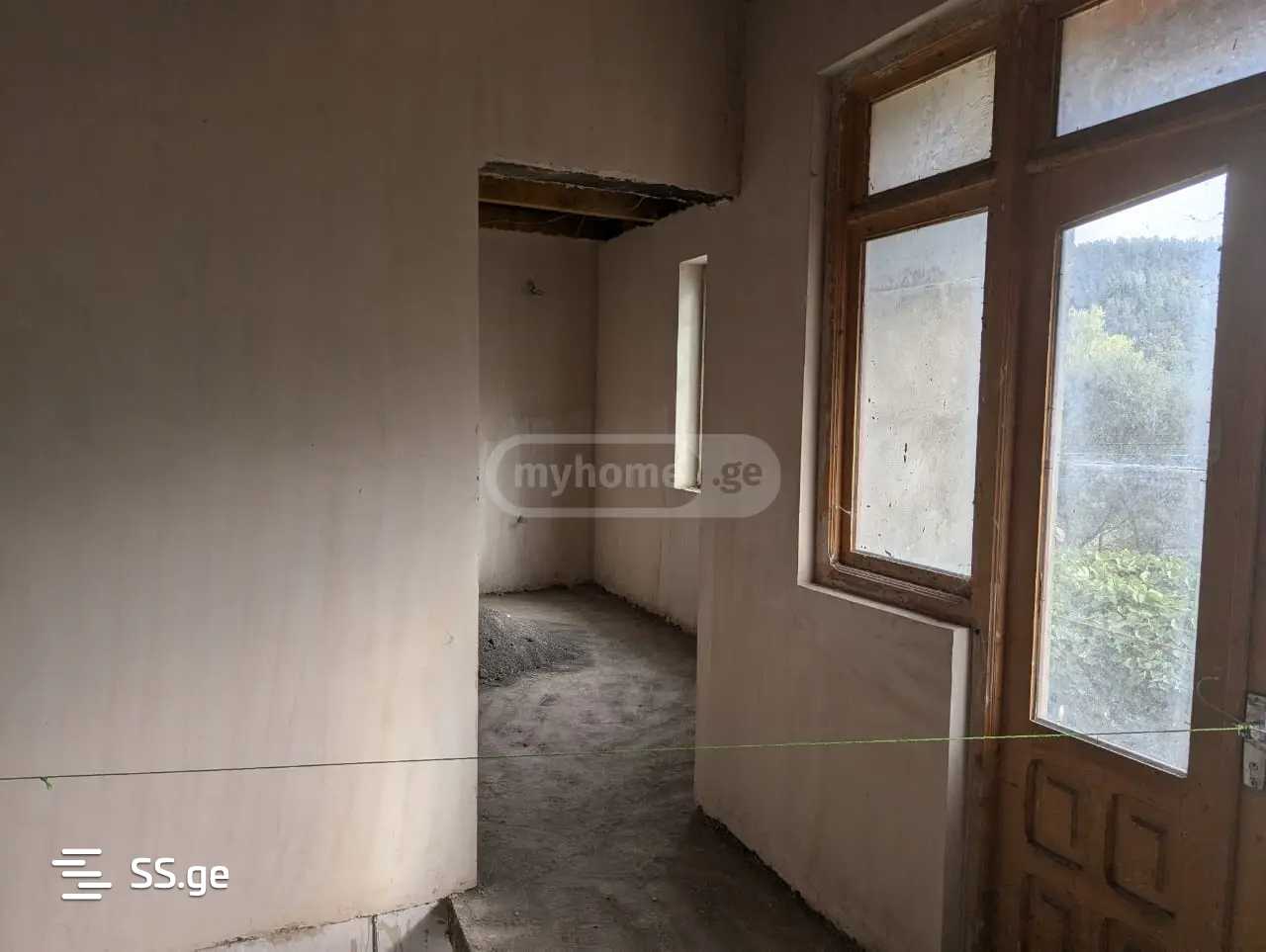 6 Room Private House For Sale view 3