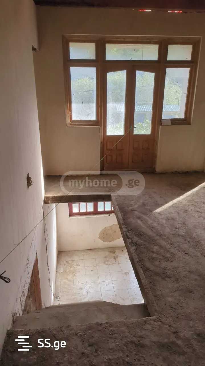 6 Room Private House For Sale view 2