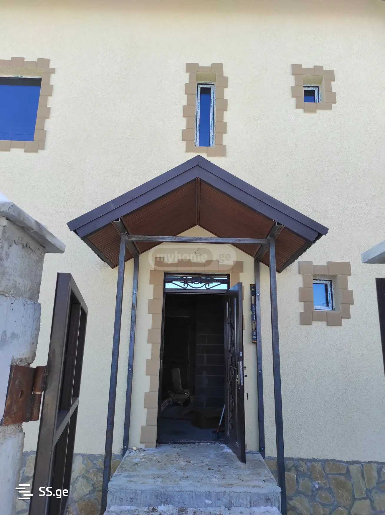 6 Room Private House For Sale view 2