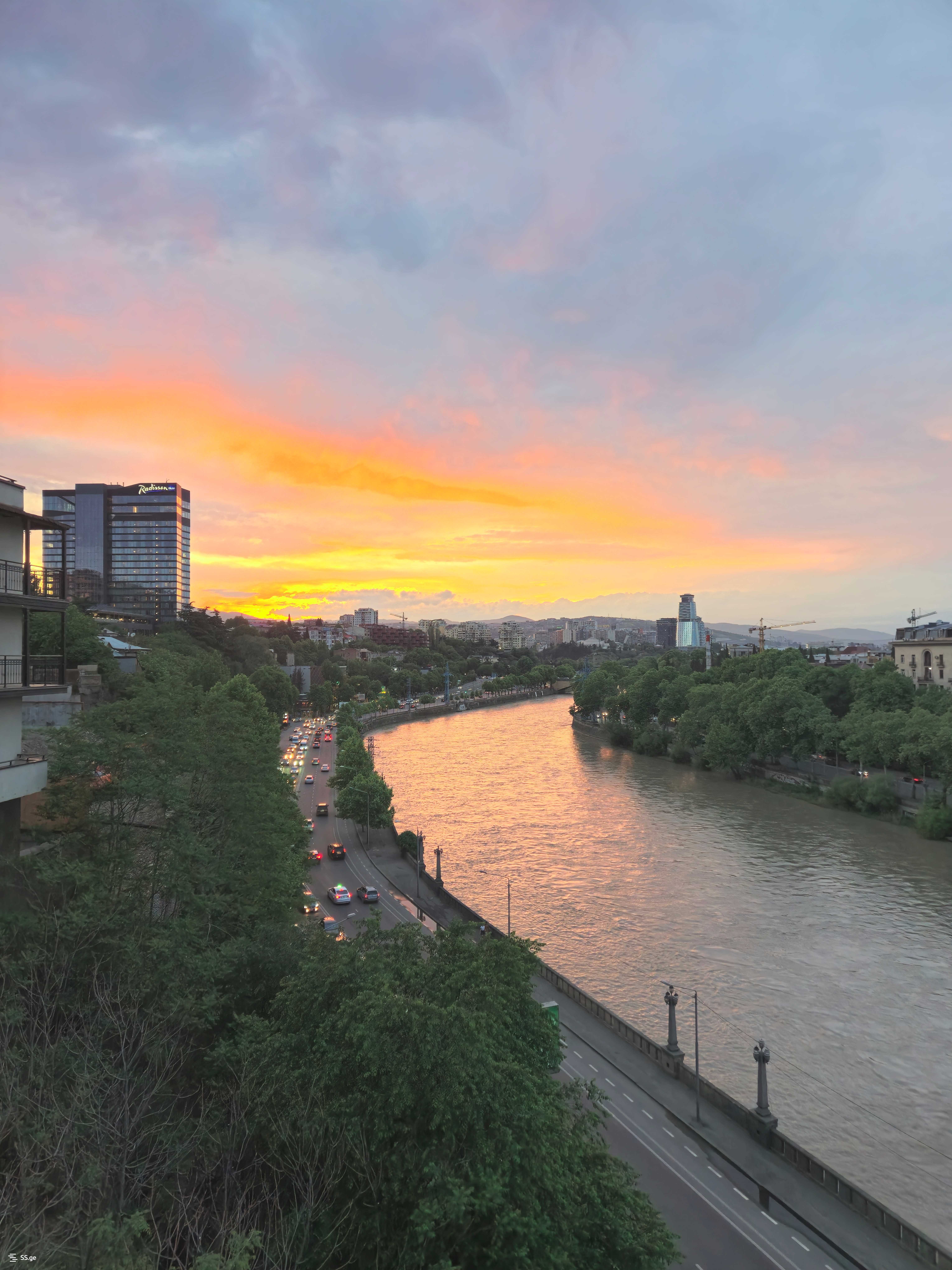 Продажа 4-комната Квартира view 1