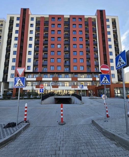 60,000 $Flat For Sale