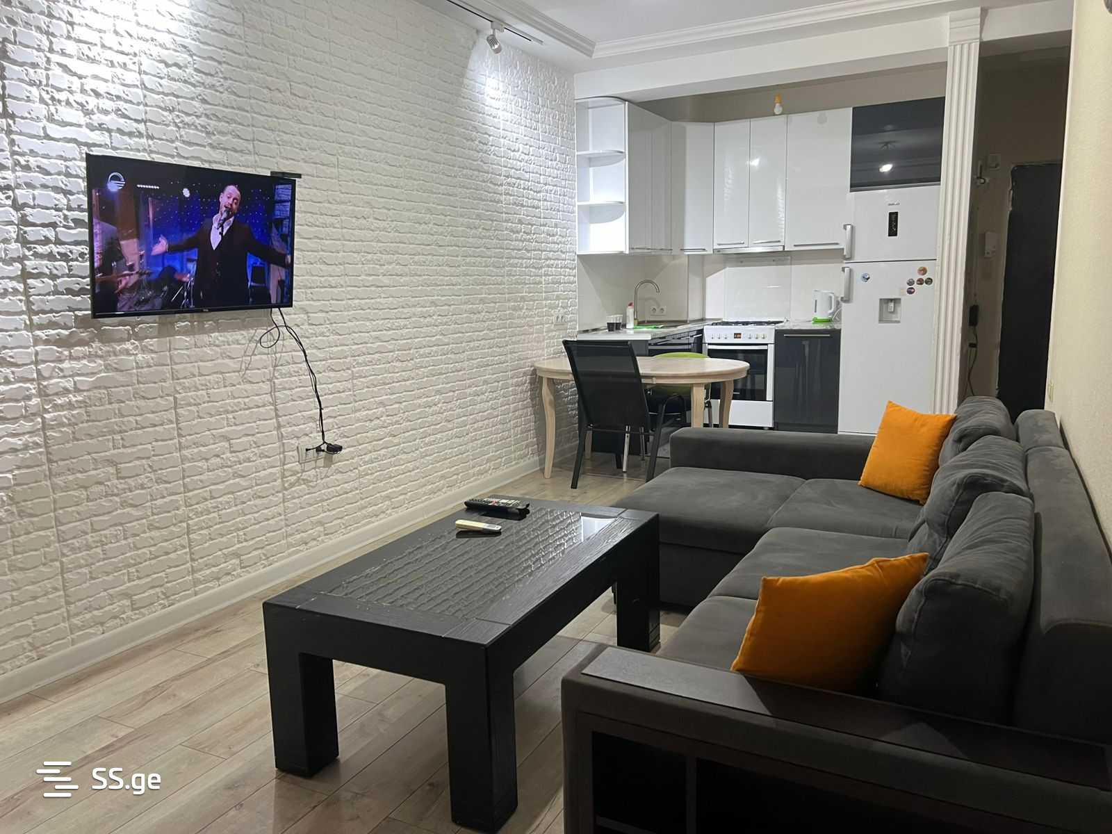 2 Room Flat Daily Rent. Didi Digomi view 3