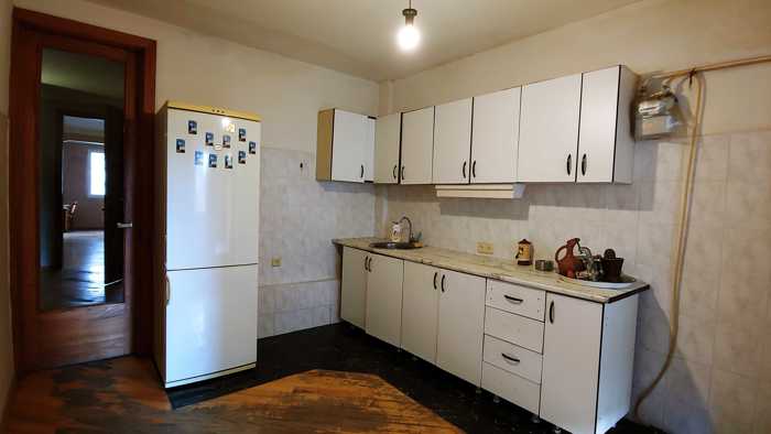 იყიდება 4 ოთახიანი ბინა საბურთალოზე - სურათი #9