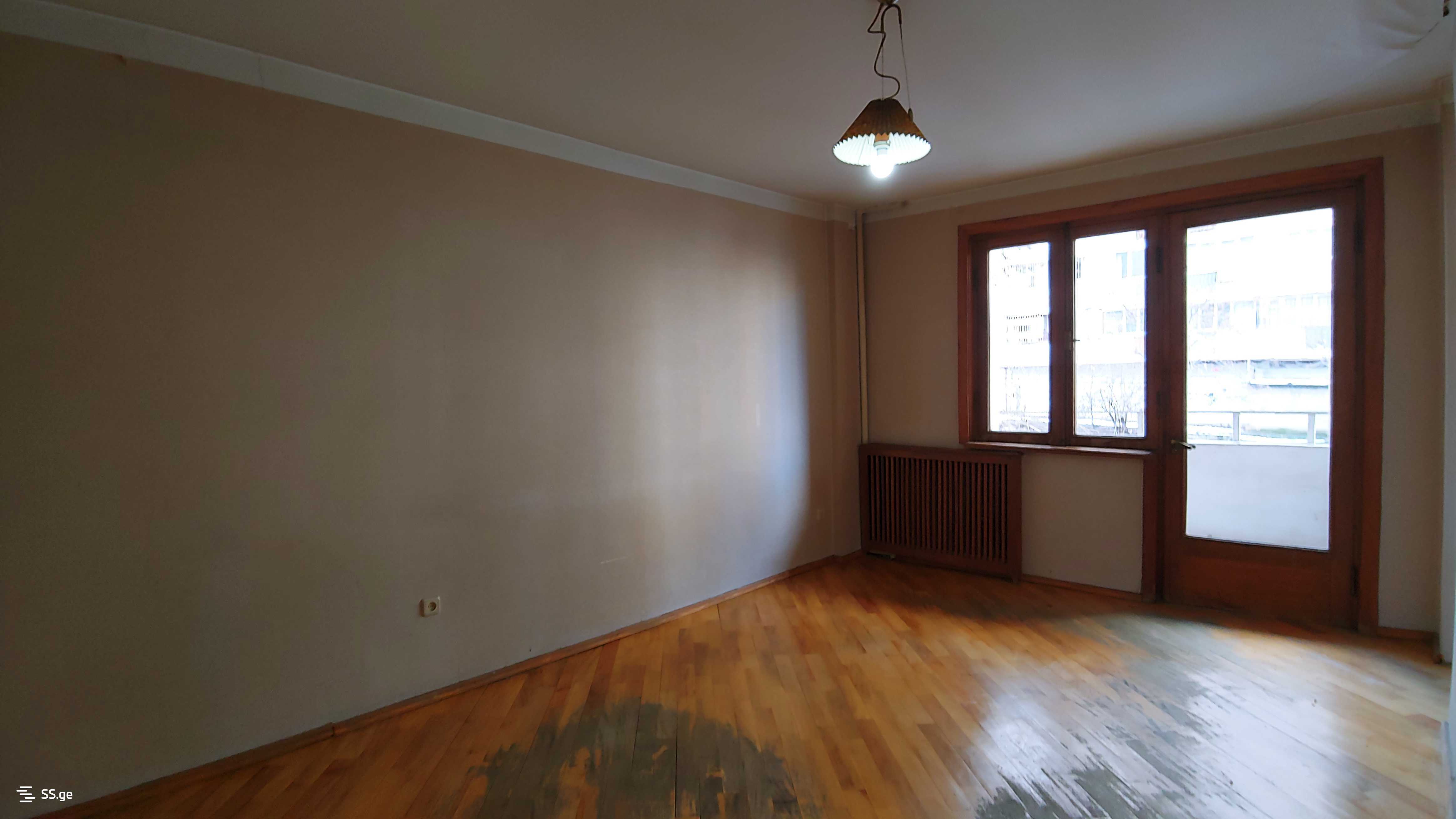 იყიდება 4 ოთახიანი ბინა საბურთალოზე - სურათი #3