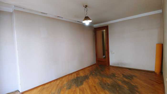 იყიდება 4 ოთახიანი ბინა საბურთალოზე - სურათი #4