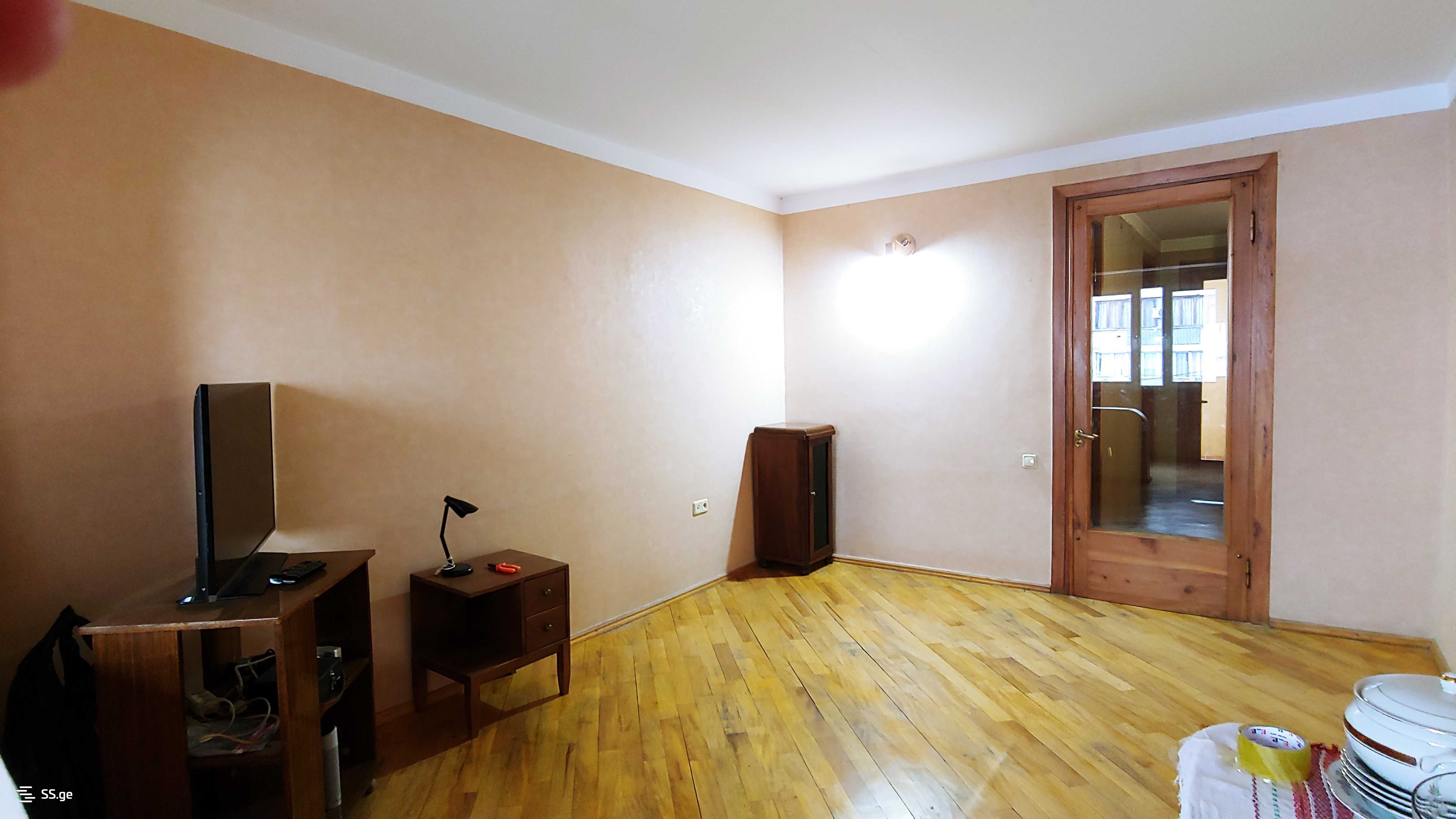 იყიდება 4 ოთახიანი ბინა საბურთალოზე - სურათი #5