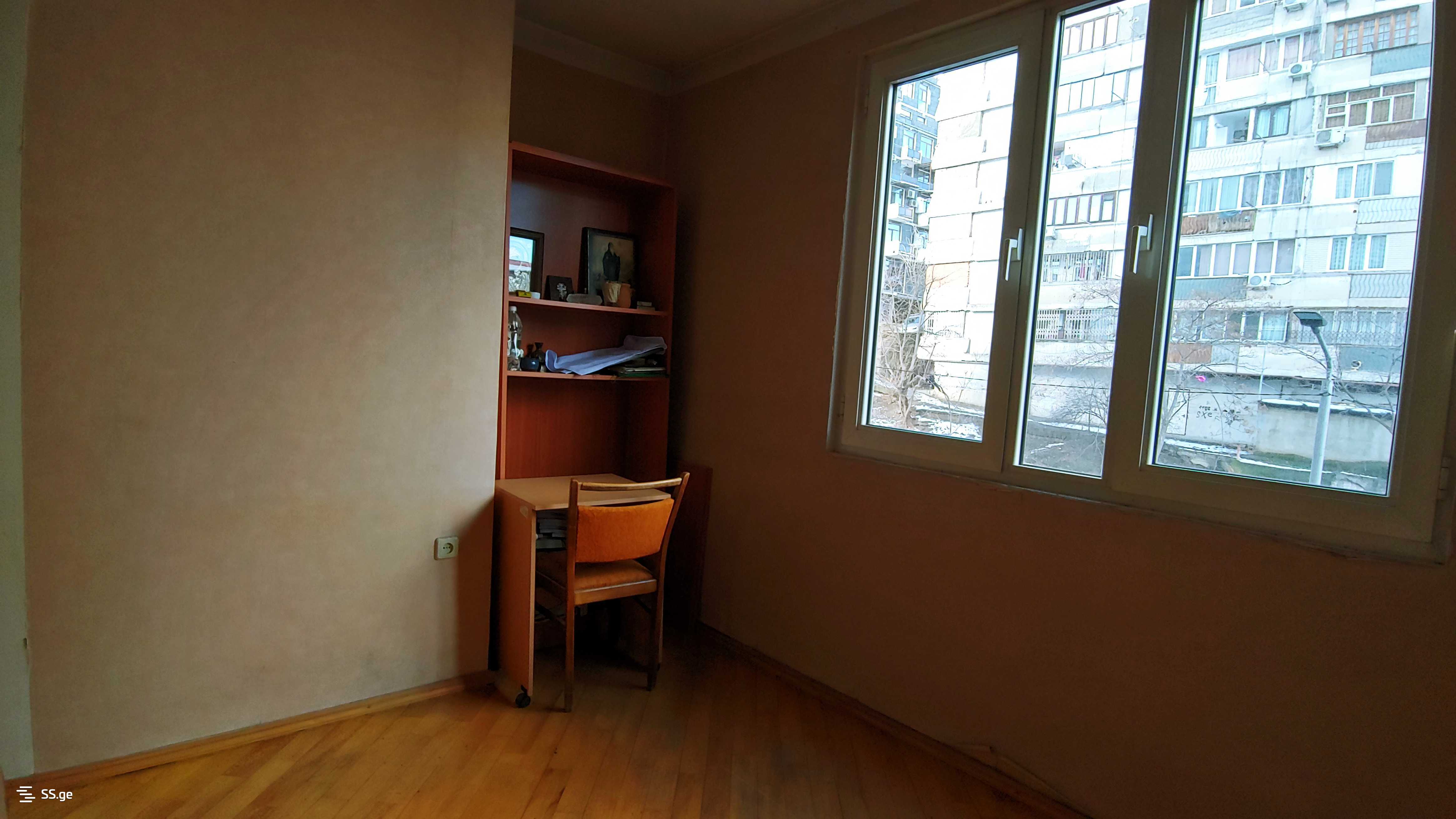 იყიდება 4 ოთახიანი ბინა საბურთალოზე - სურათი #8