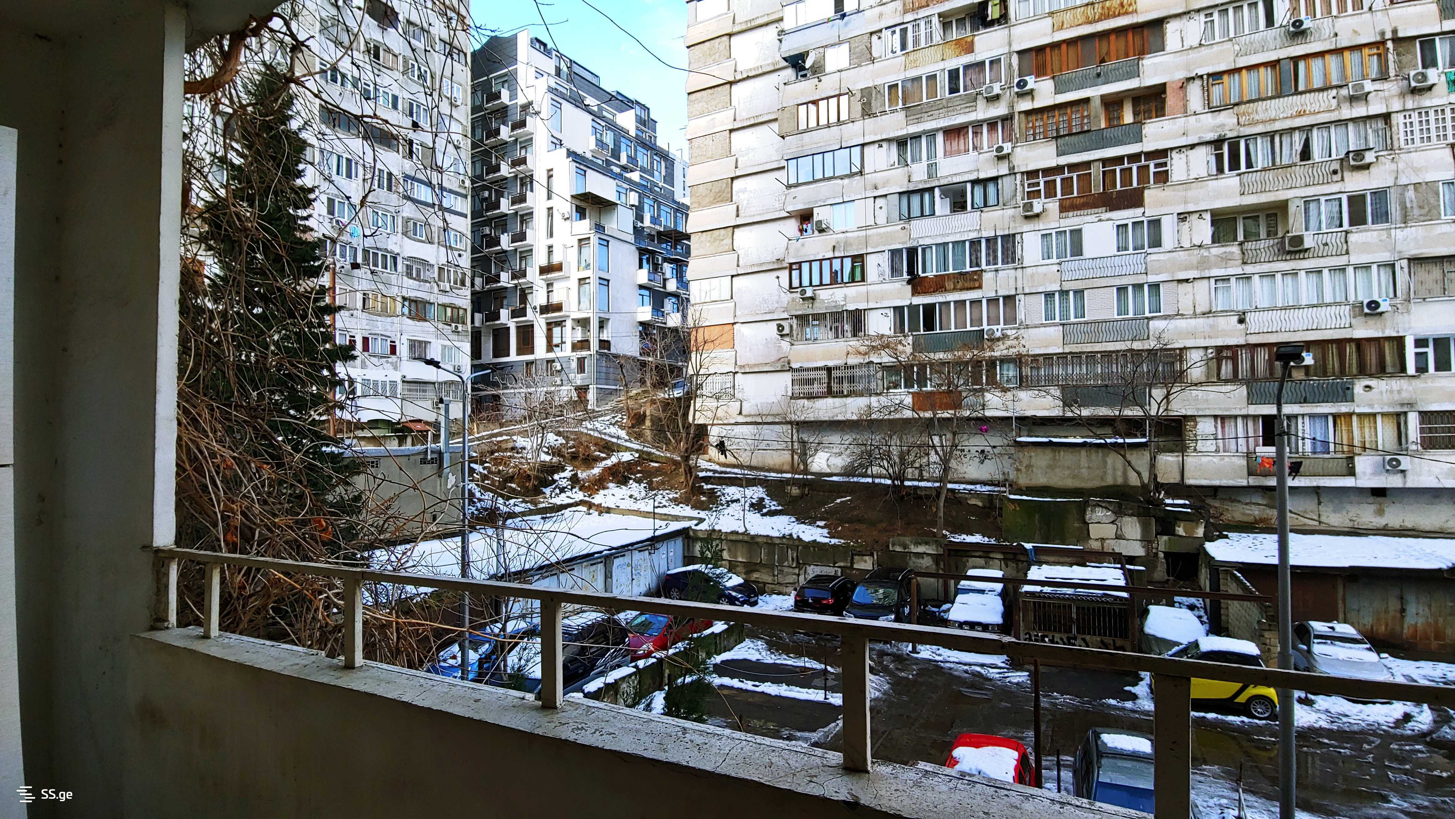 იყიდება 4 ოთახიანი ბინა საბურთალოზე - სურათი #13