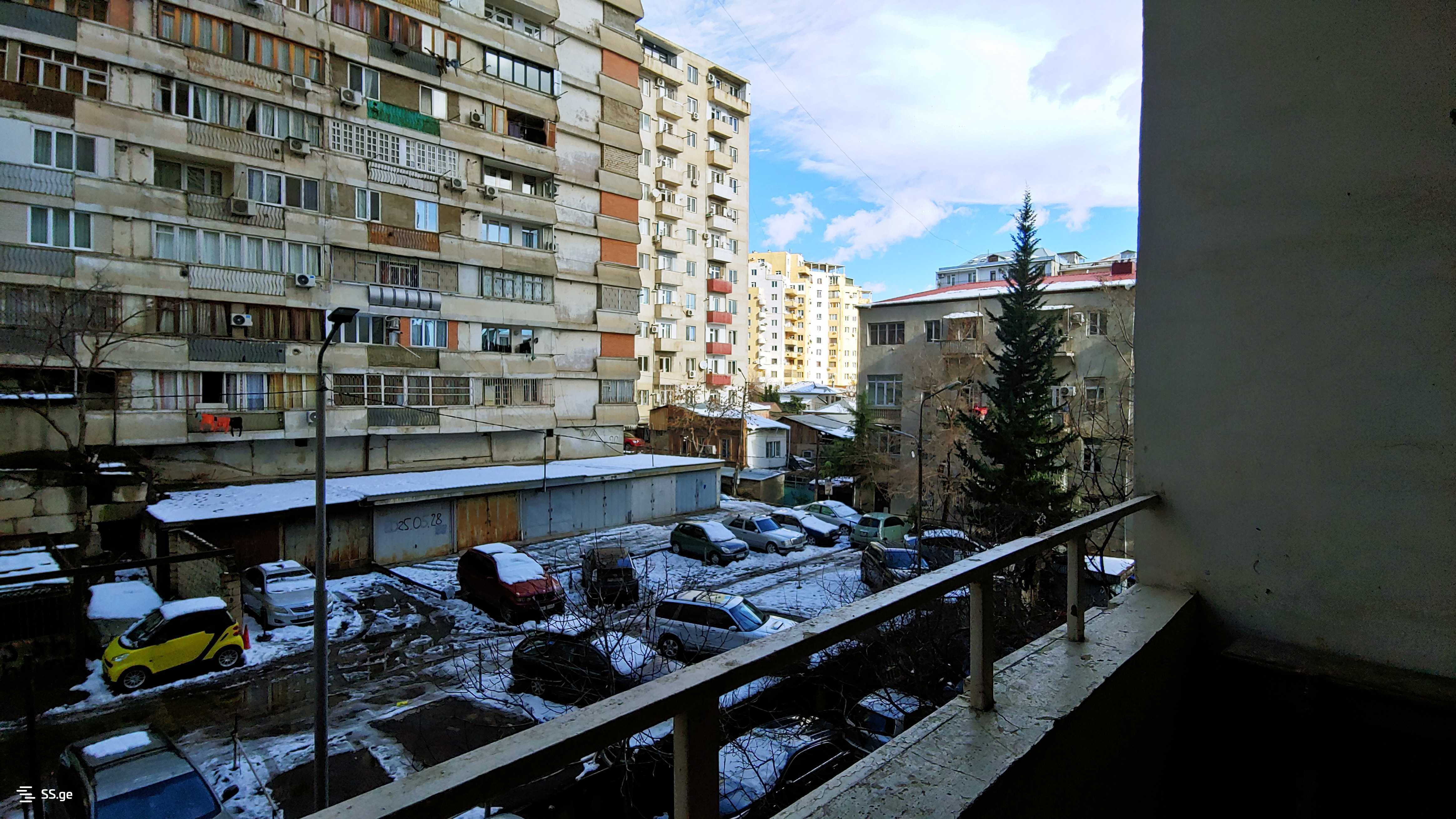 იყიდება 4 ოთახიანი ბინა საბურთალოზე - სურათი #14