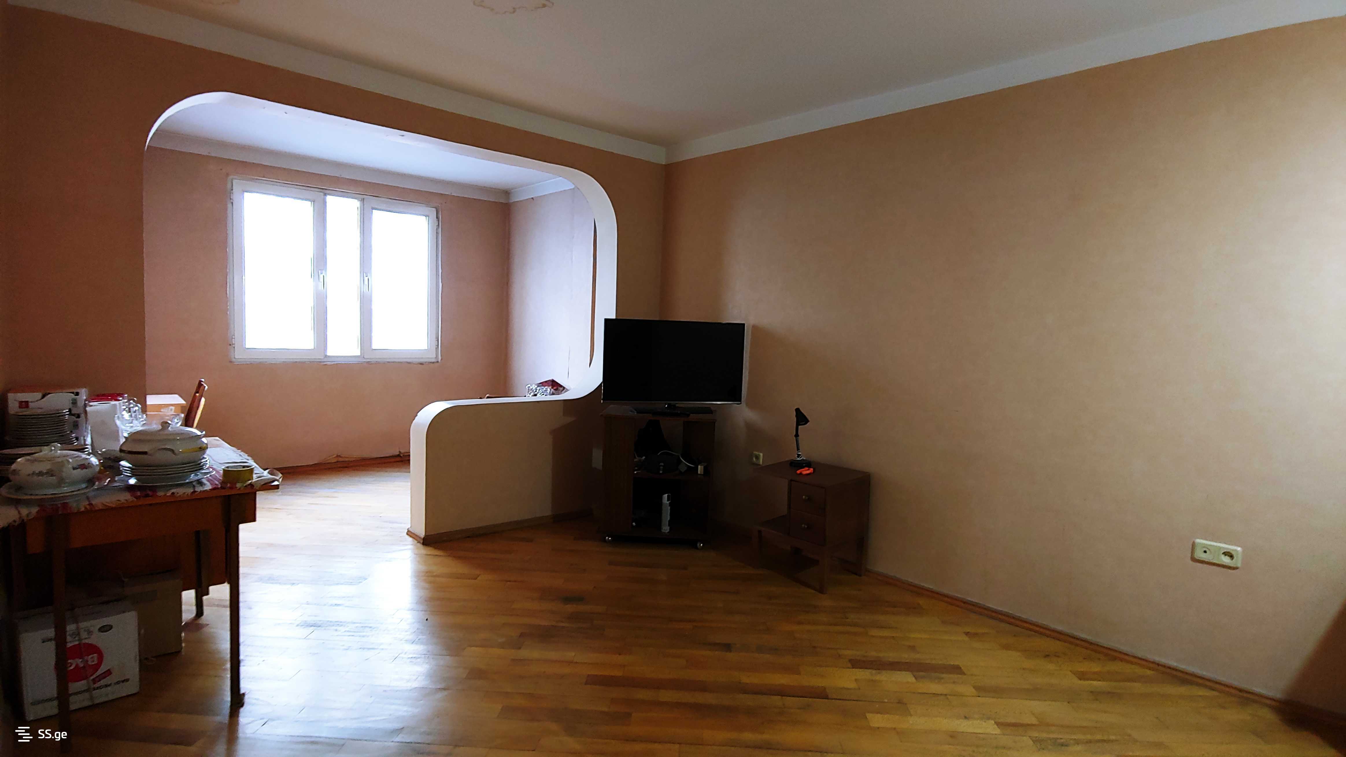 იყიდება 4 ოთახიანი ბინა საბურთალოზე - სურათი #6