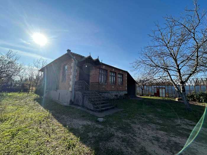 8 room Private House For Sale. Maghlaki