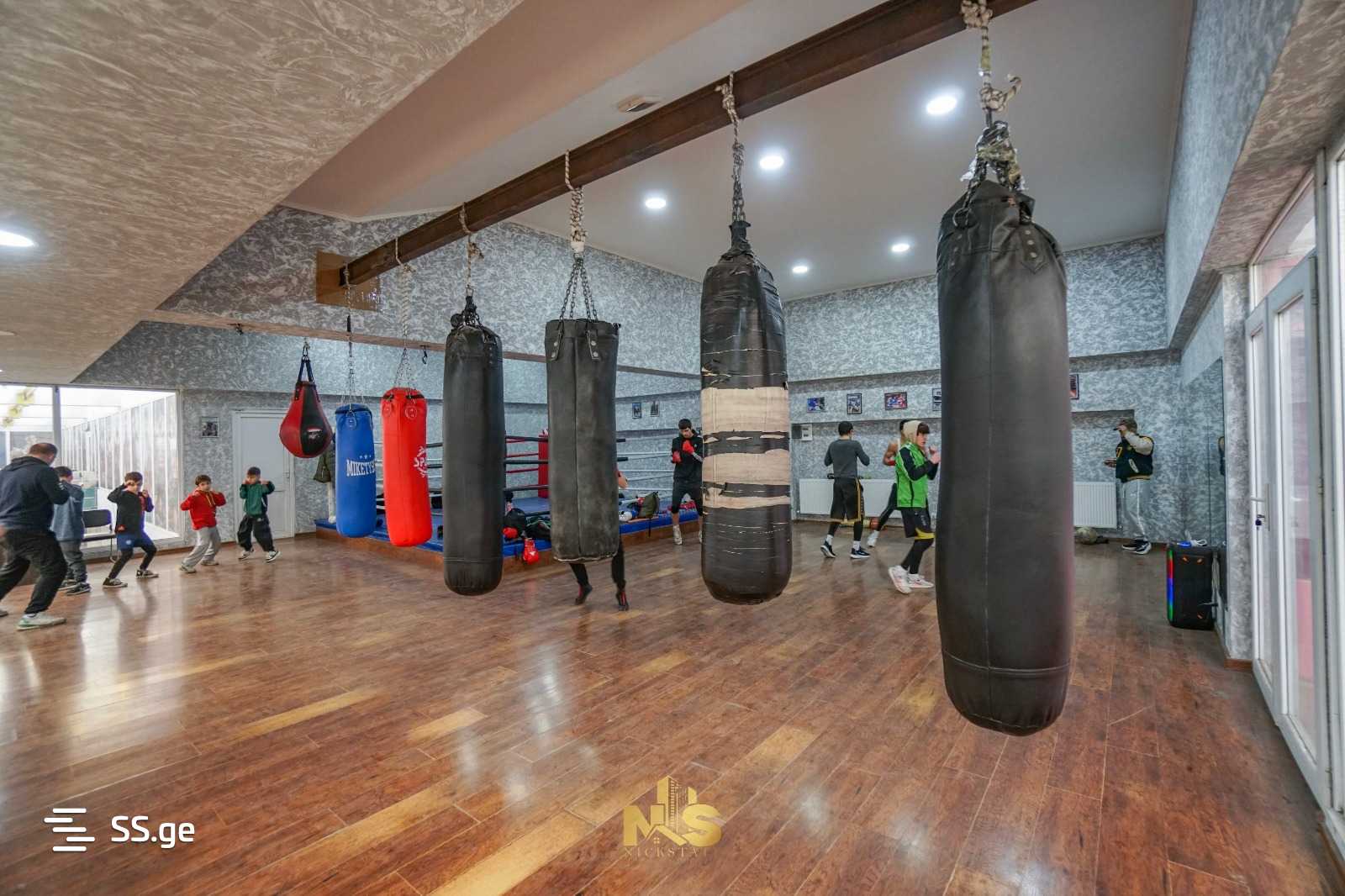 Commercial Space For Sale. Gori