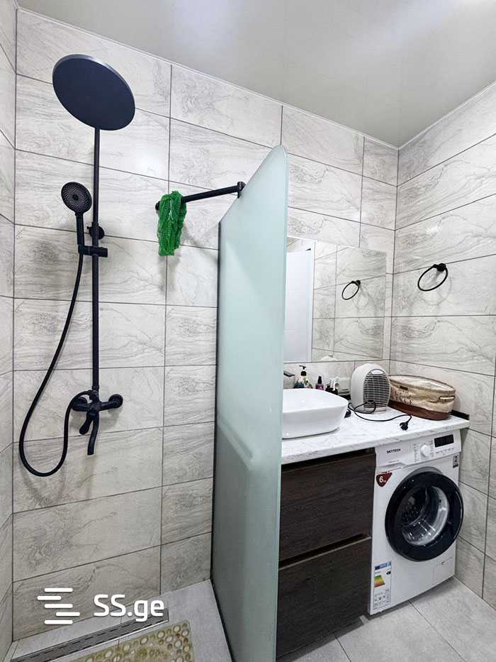 2 room Flat For Sale. Batumi - Bild 3