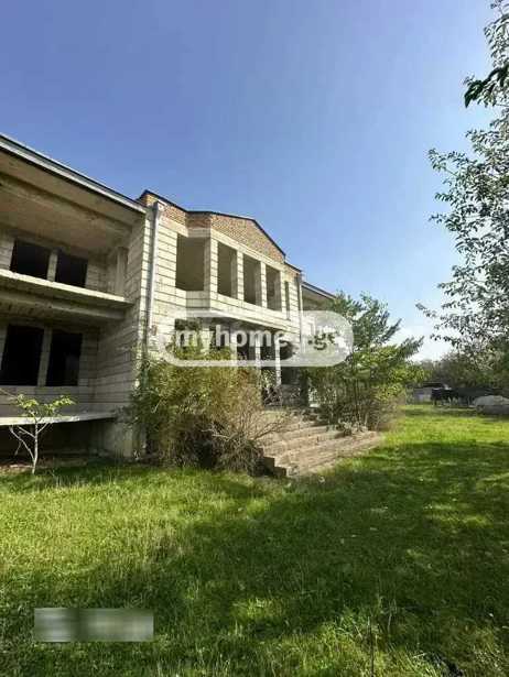 10 room Private House For Sale. Patardzeuli