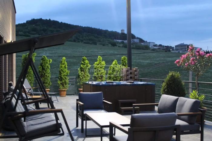 7 room Hotel For Sale. Tabakhmela