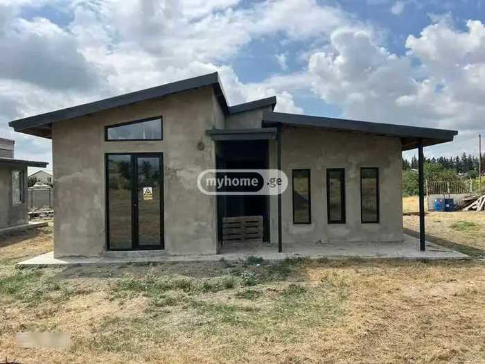 3 room Private House For Sale. Tsinubani