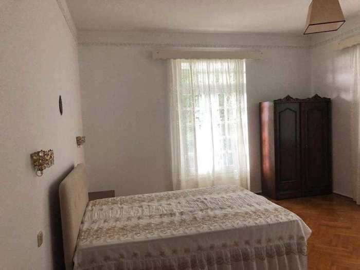 8 room Private House For Sale. Peria