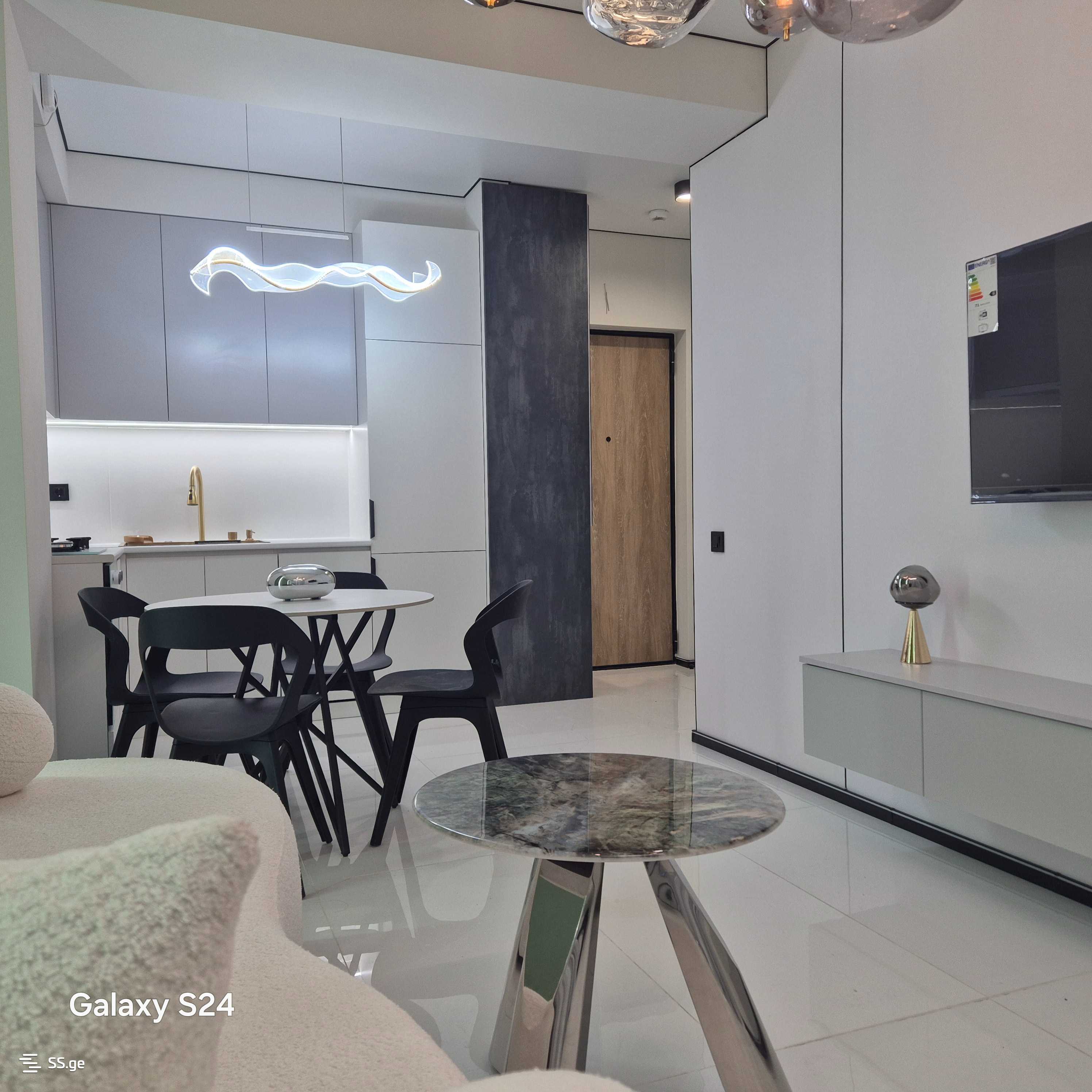 იყიდება 2 ოთახიანი ბინა ისანში - picture #1