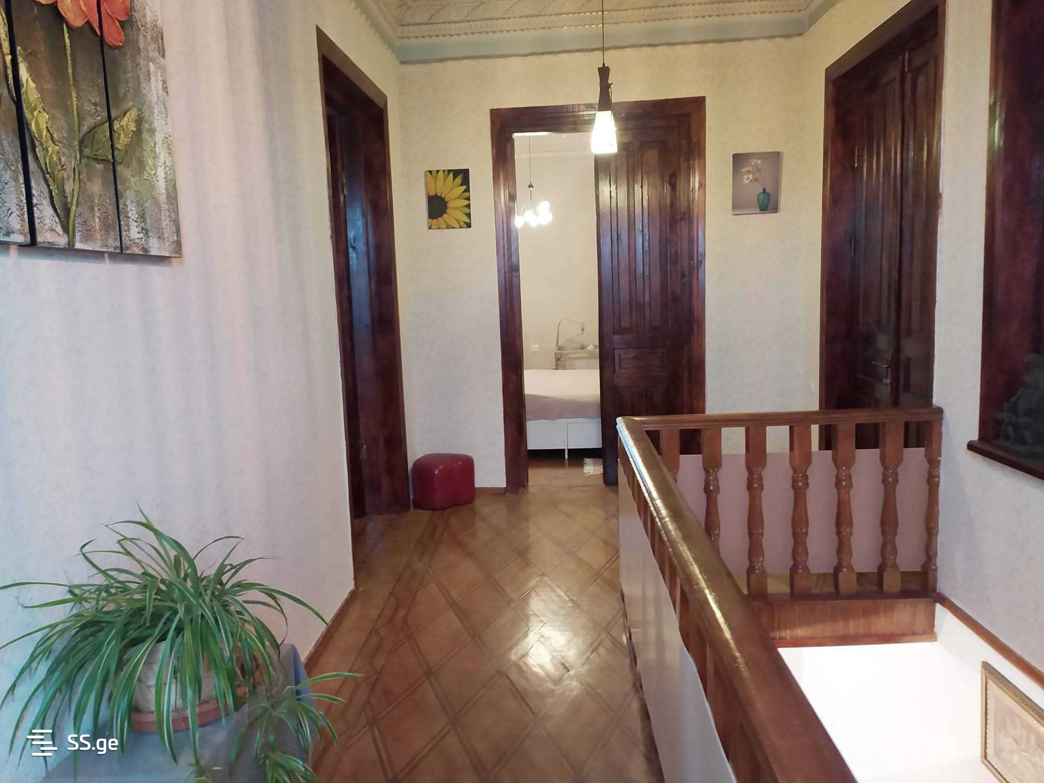 6 Room Private House For Sale view 2