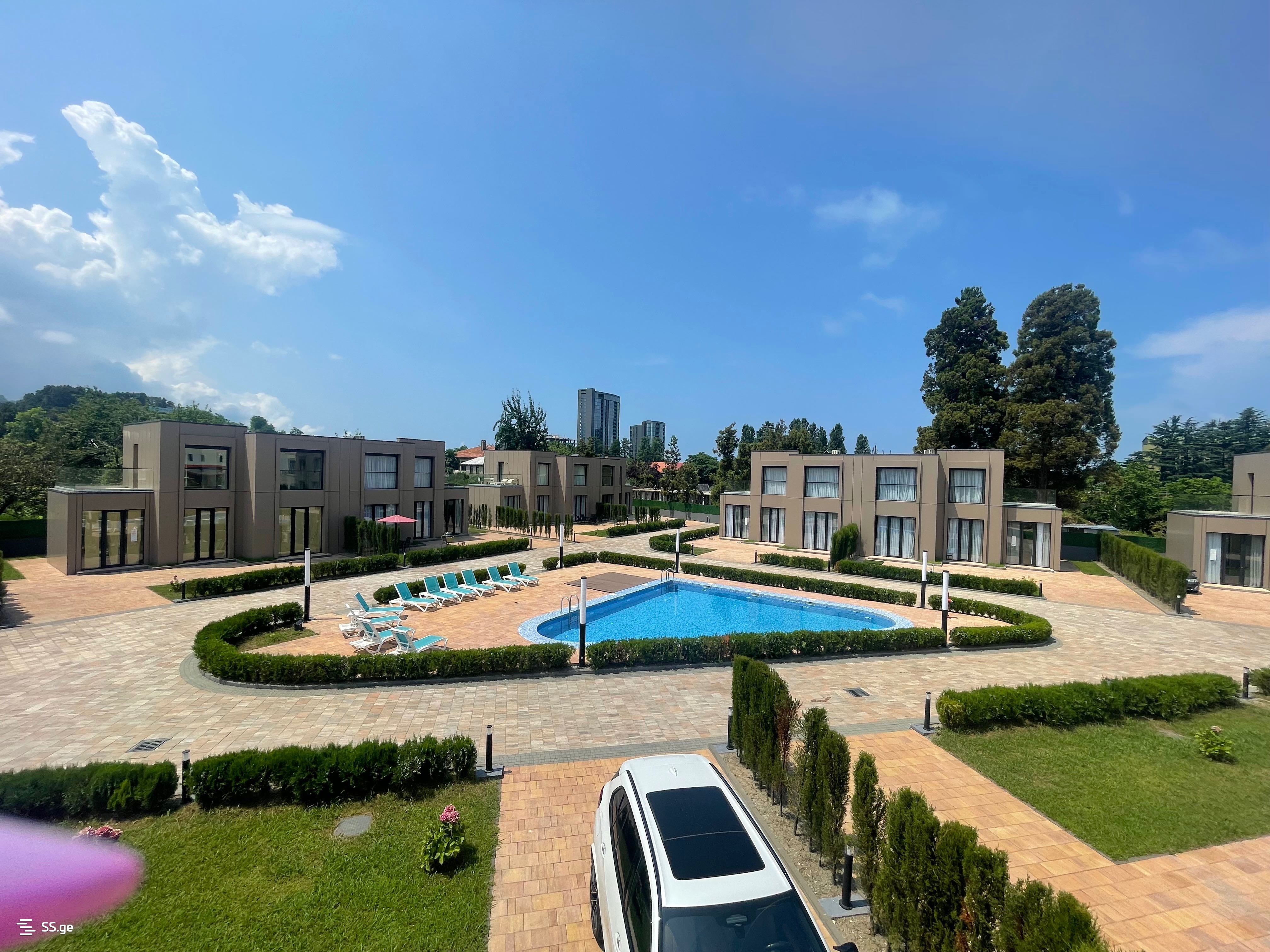 4 Room Private House For Sale view 2