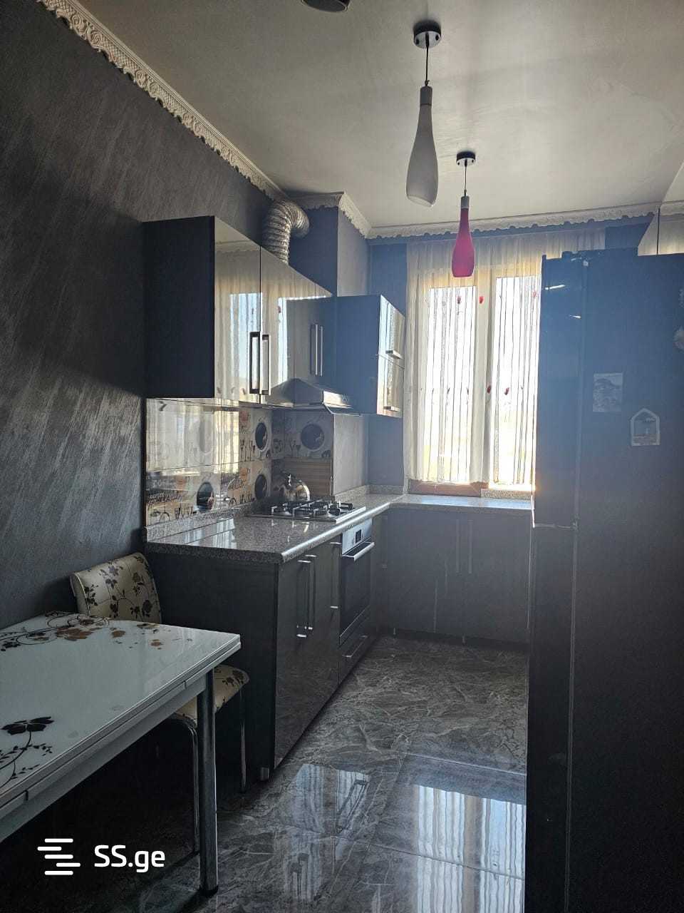 Продажа 4-комната Квартира view 3