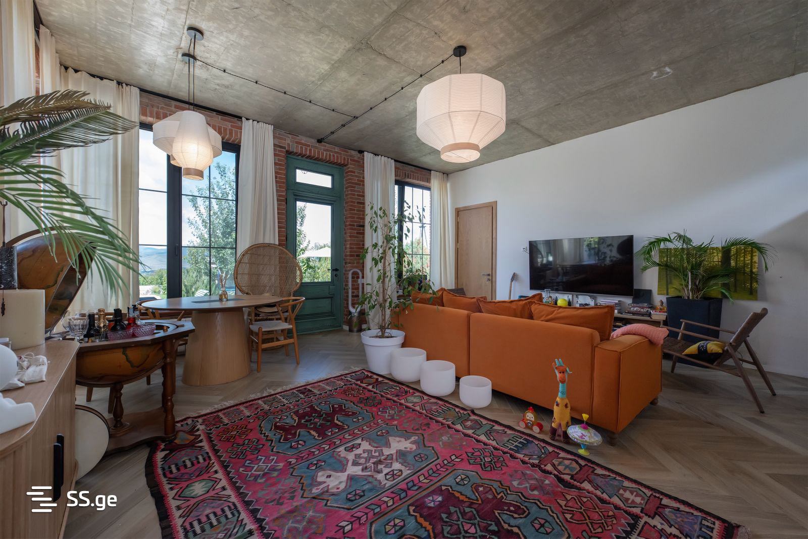 9 Room Private House For Sale view 2