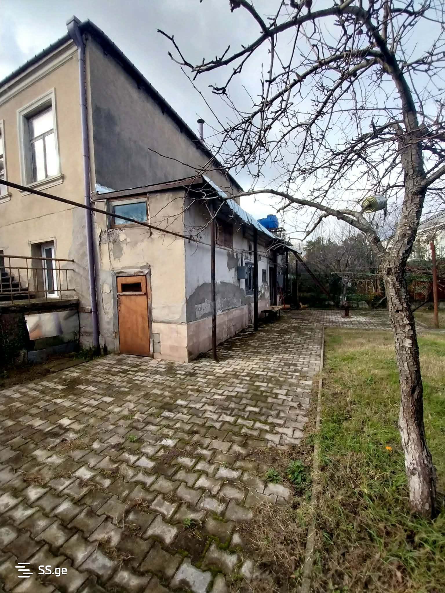 6 Room Private House For Sale view 2