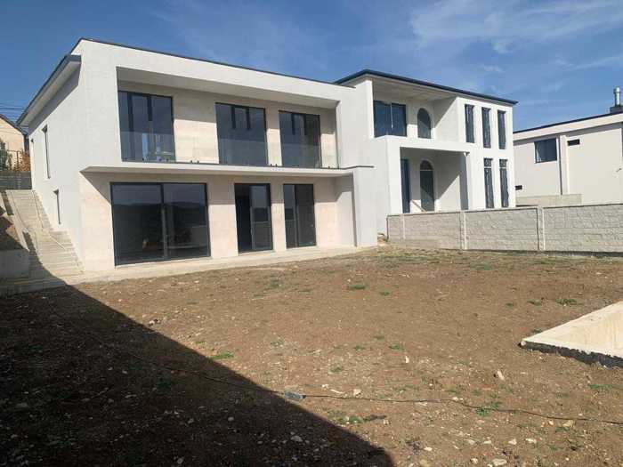 11 room Private House For Sale. Shindisi