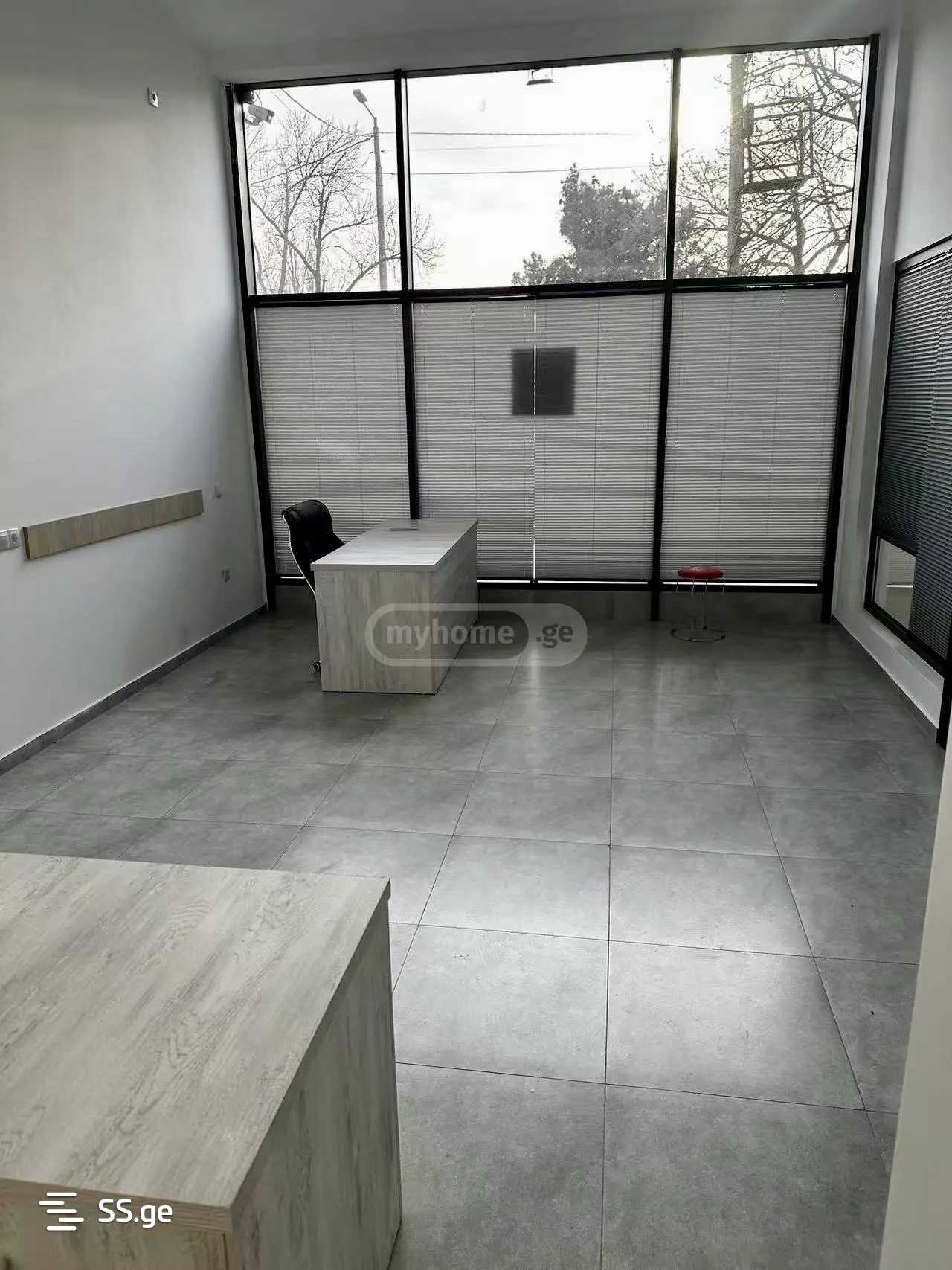 Commercial Space For Rent. Isani view 2