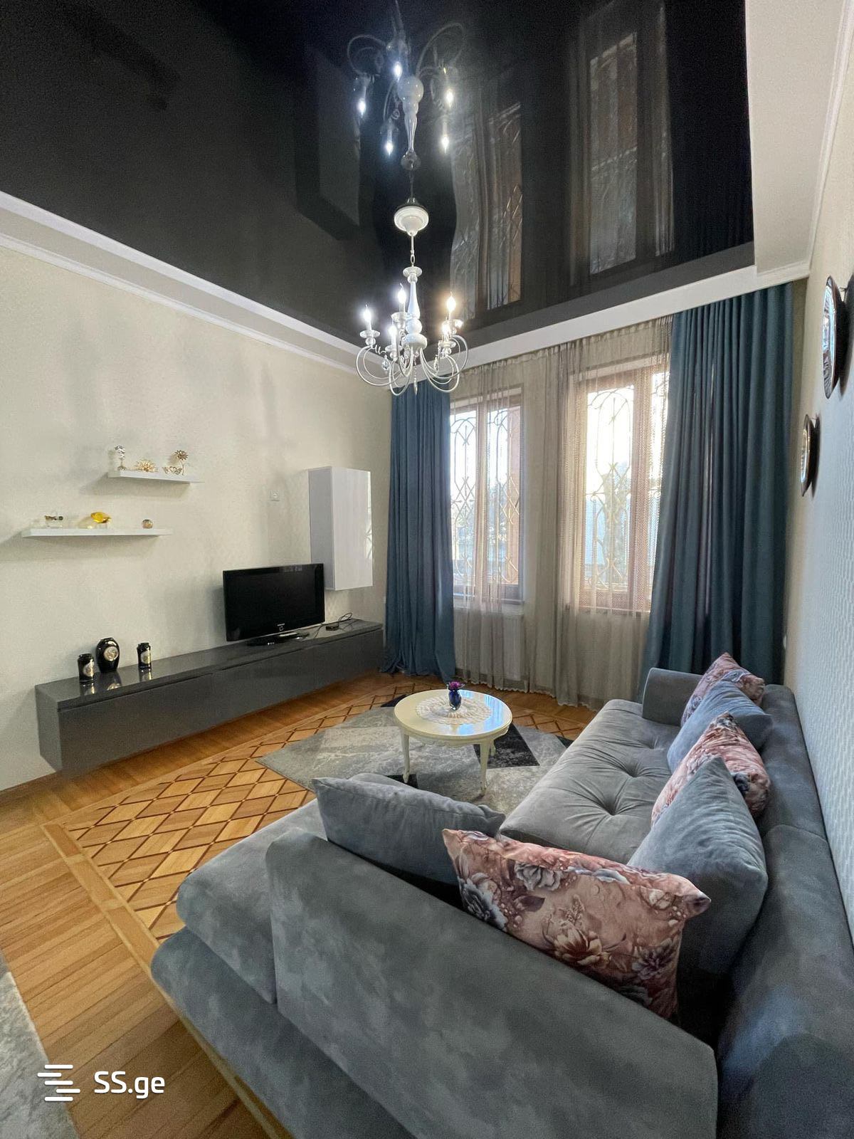 8 Room Private House For Rent. Kutaisi, 1 of 4