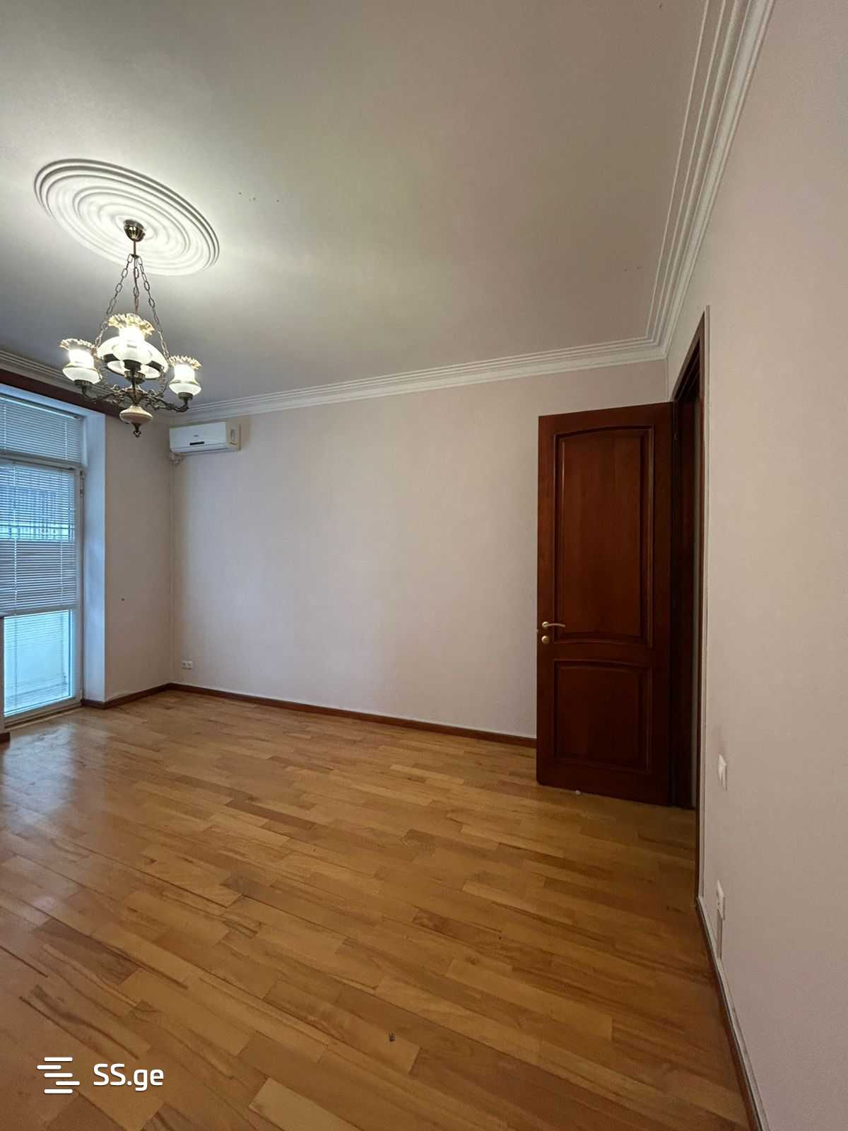 4 Room Flat For Rent. Vera, 1 of 12