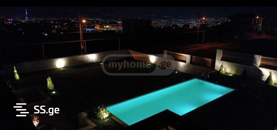 8 Room Private House For Sale